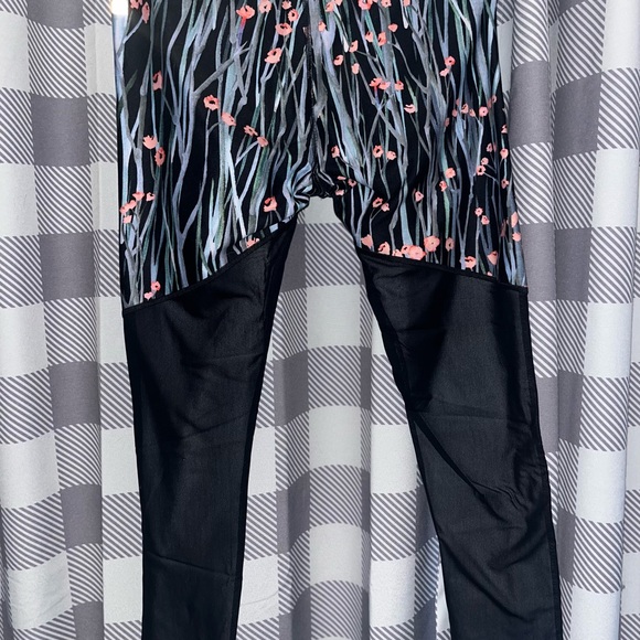 Fabletics Cherry Blossom Floral Leggings - Picture 4 of 5